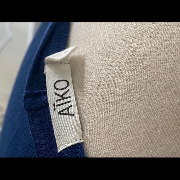 stunning Aïko royal blue dress shirt size medium worn once - Picture 6 of 6